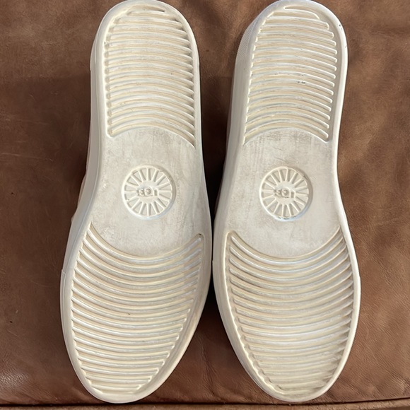 COPY - Ugg Slip On Platform Sneakers. Size 8. Suede Leather. Light wear. - Picture 4 of 4